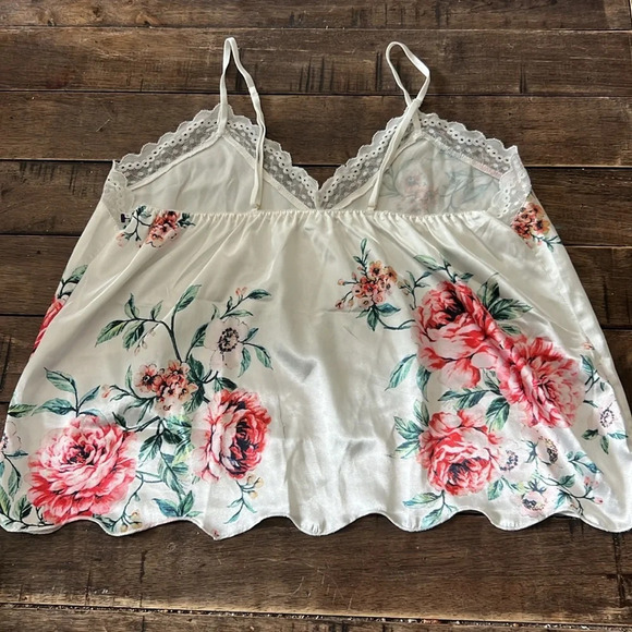White Silky Sexy Floral Pajamas (Top & Bottom) Size Large - Picture 7 of 13